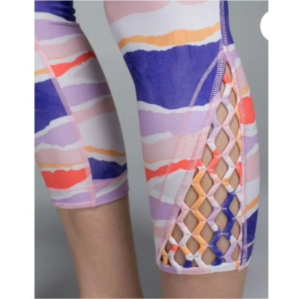 Lululemon Workout Capri Leggings‎ High Rise Purple Orange Print Size 12